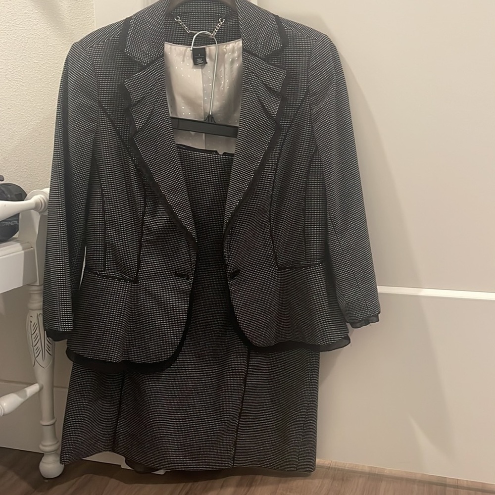 White House Black Market suit jacket skirt sz 8